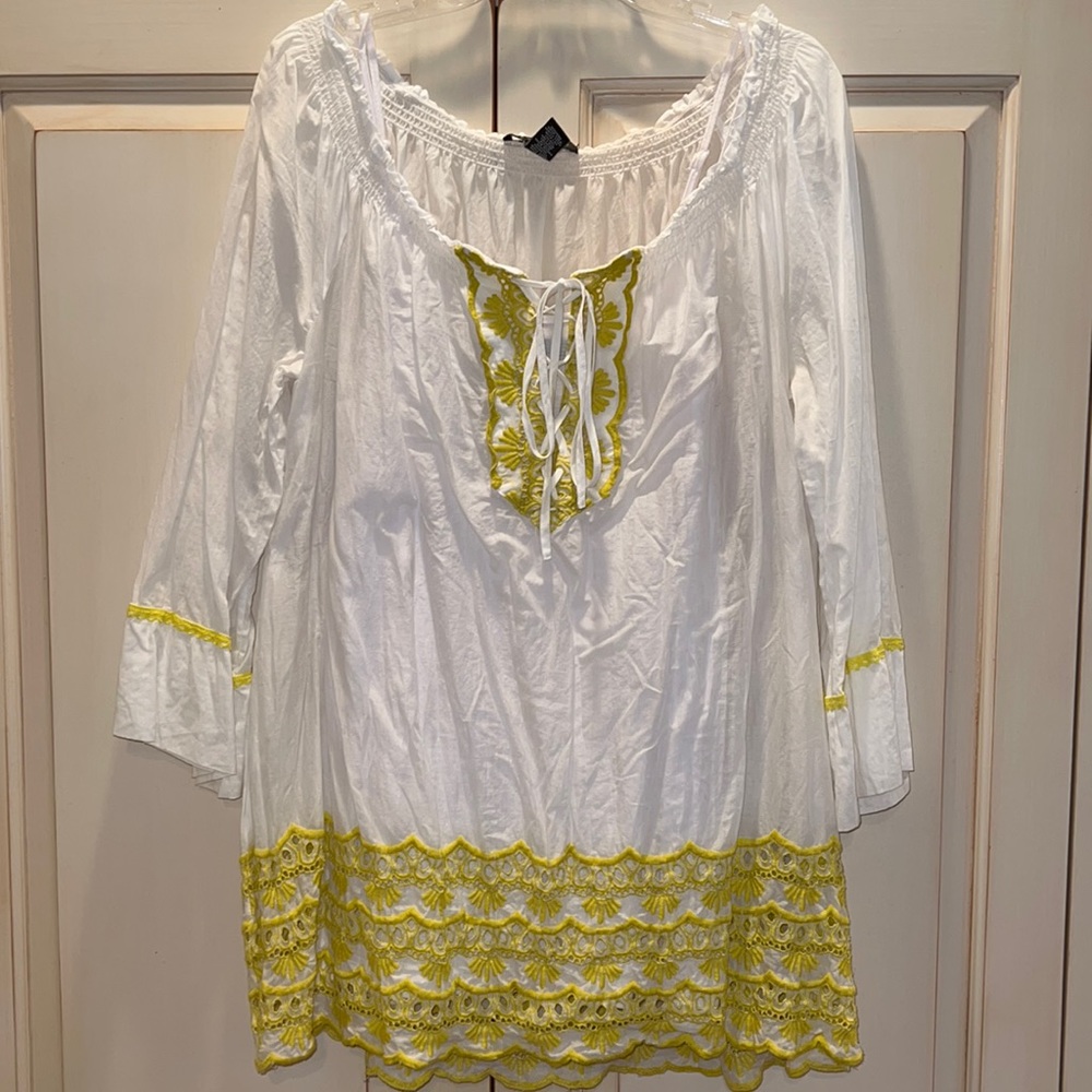 Macys INC top with eyelet trim and removable white tank underneath